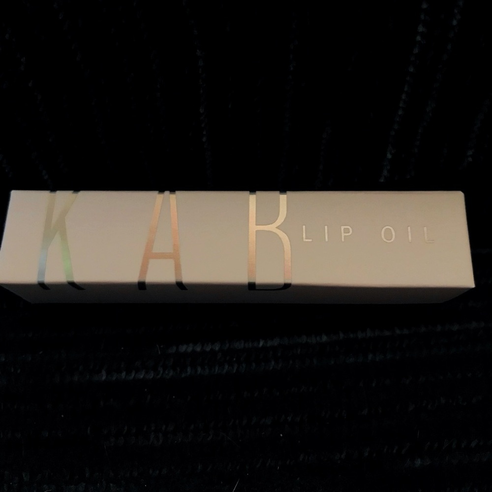 KAB lip oil